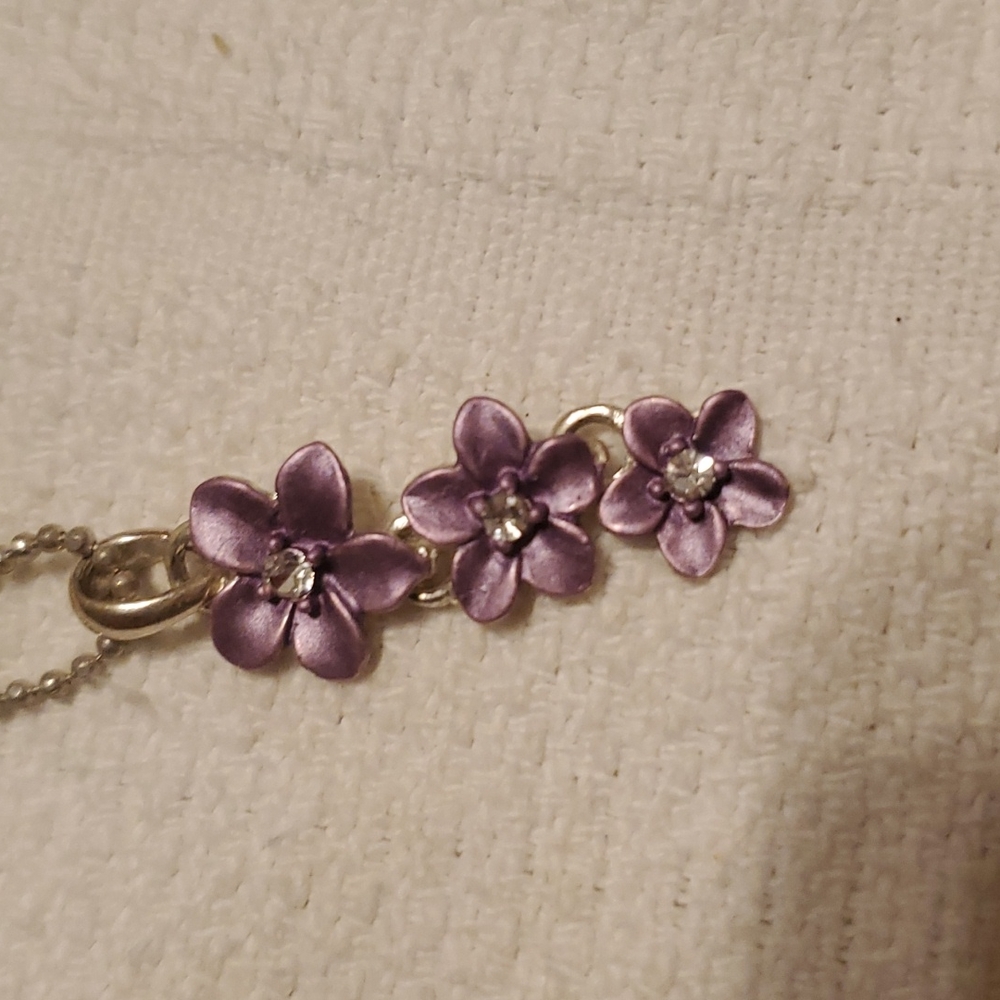 Neclace - Picture 2 of 2